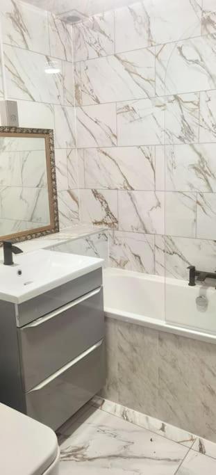 Lovely 3 Bed Ground Floor Apartment Near Qe Hospital Harborne Birmingham New Экстерьер фото